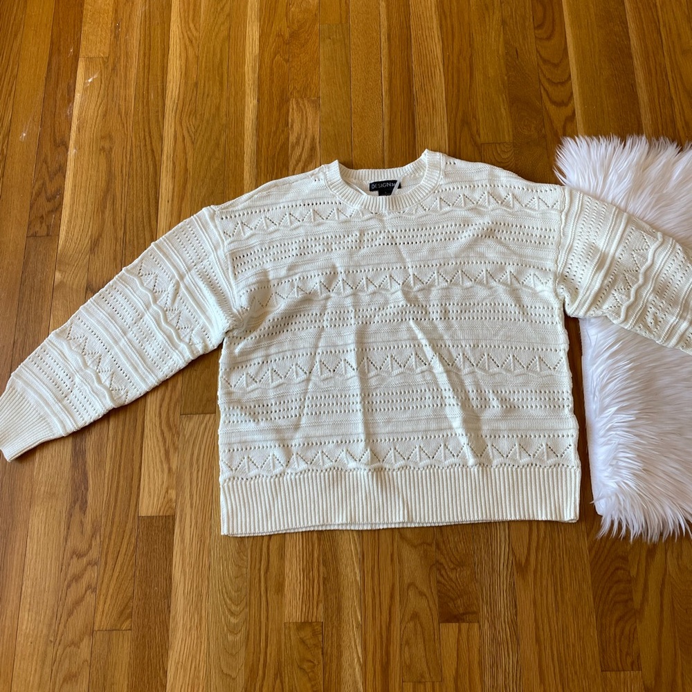 Design365 Cream Pullover Sweater